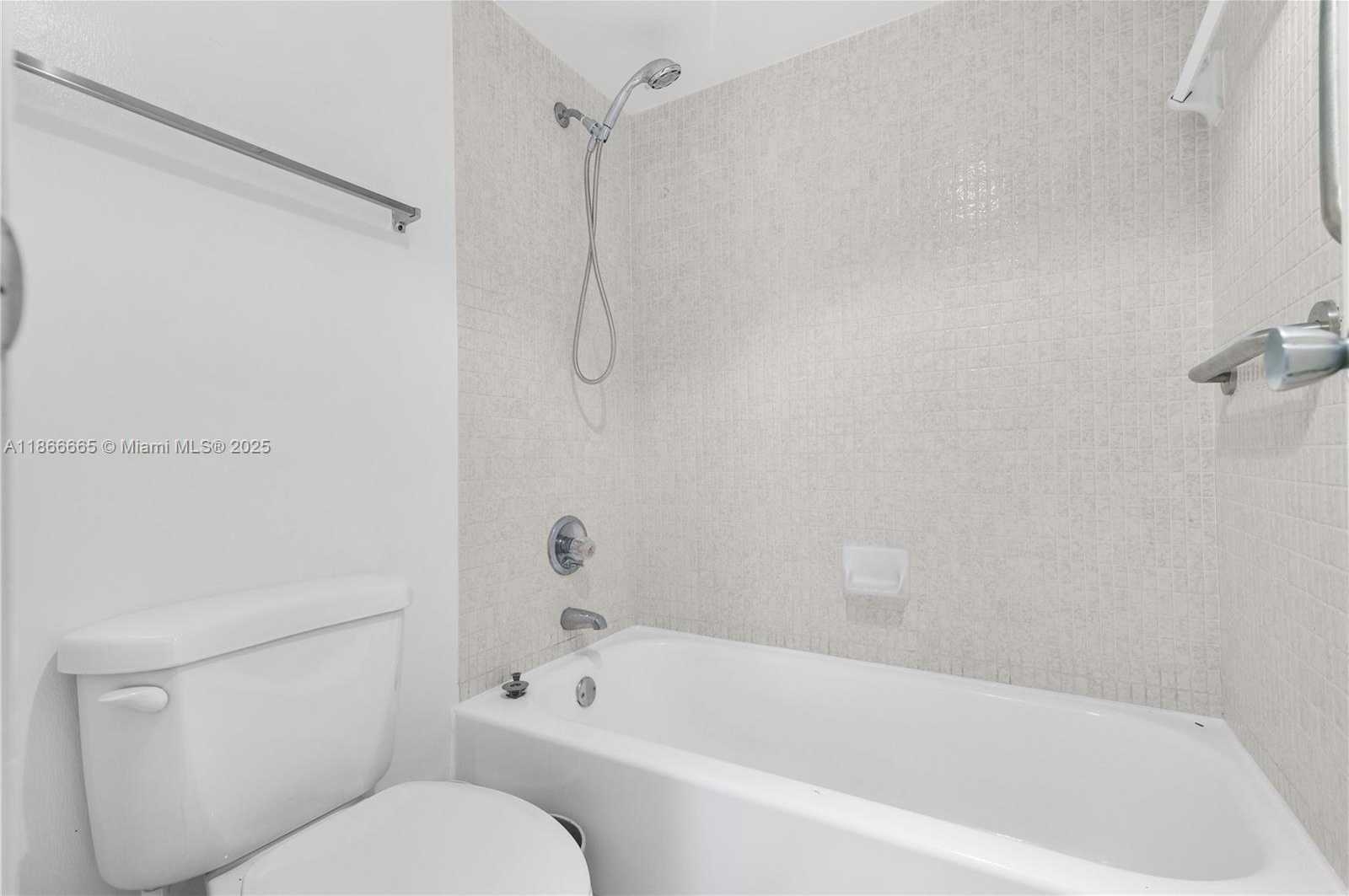 Small Image of 20301 WEST COUNTRY CLUB DR #PH-28, Aventura Number 5