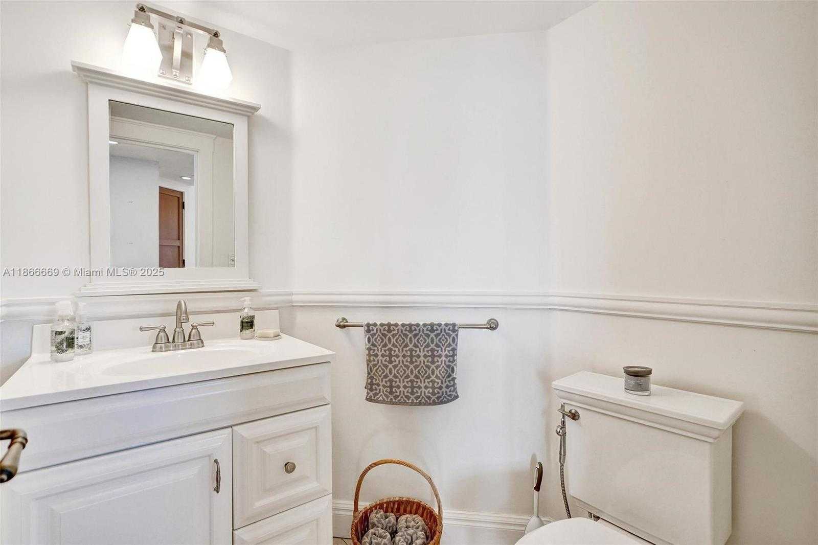 Small Image of 1000 WEST ISLAND BLVD #1909, Aventura Number 20