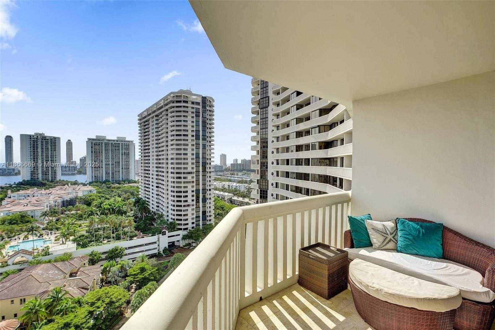 Small Image of 1000 WEST ISLAND BLVD #1909, Aventura Number 31