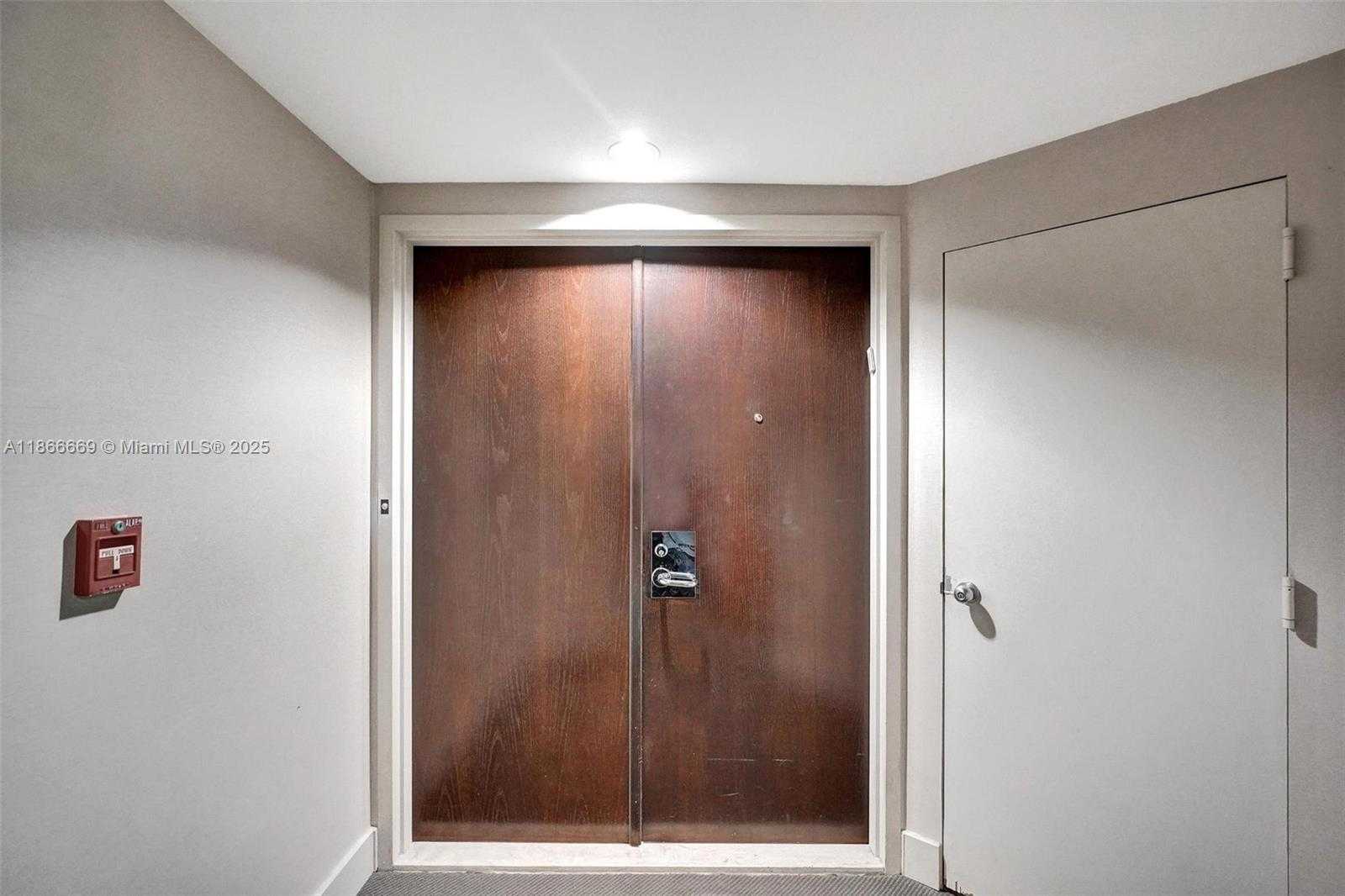Small Image of 1000 WEST ISLAND BLVD #1909, Aventura Number 33