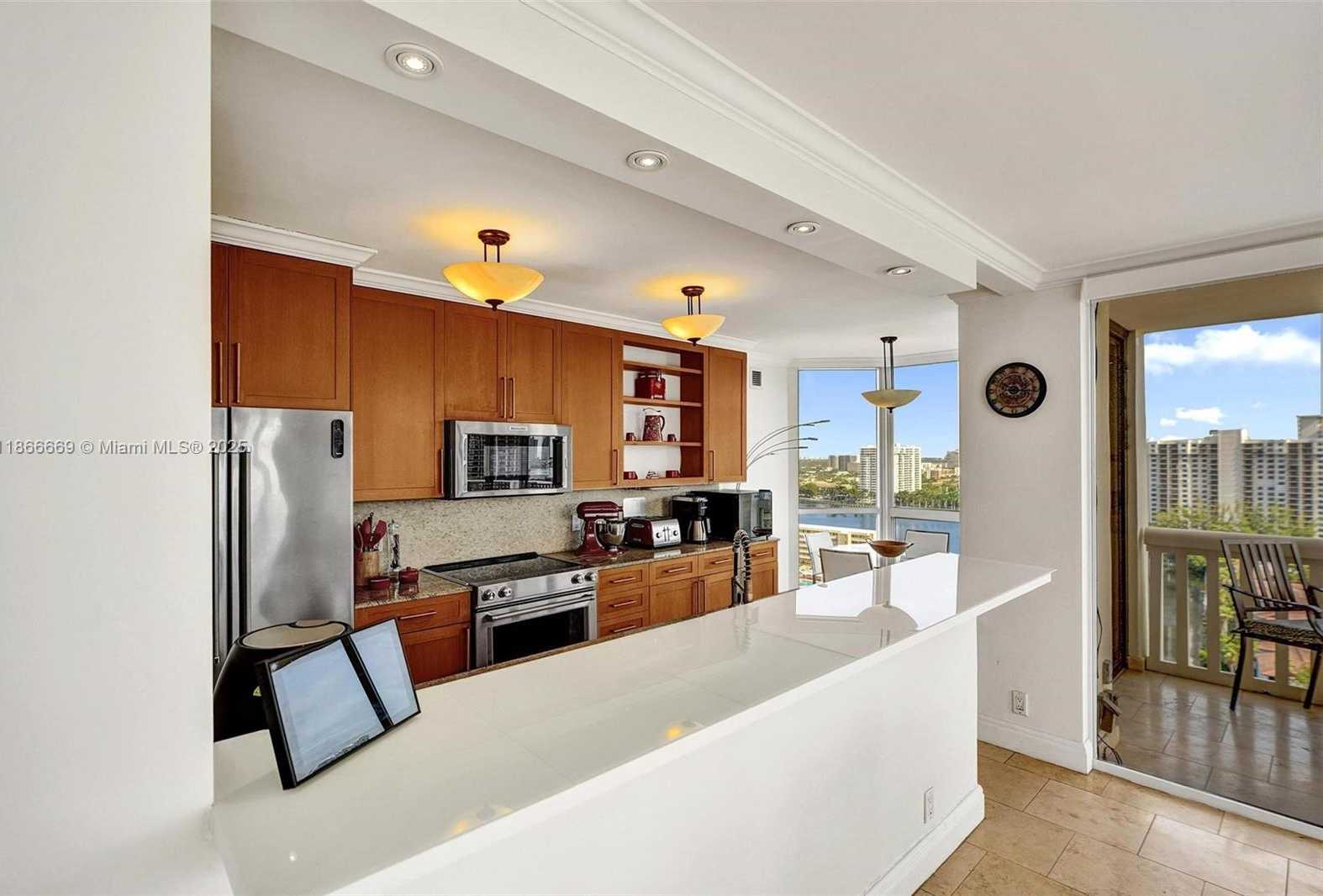 Small Image of 1000 WEST ISLAND BLVD #1909, Aventura Number 6