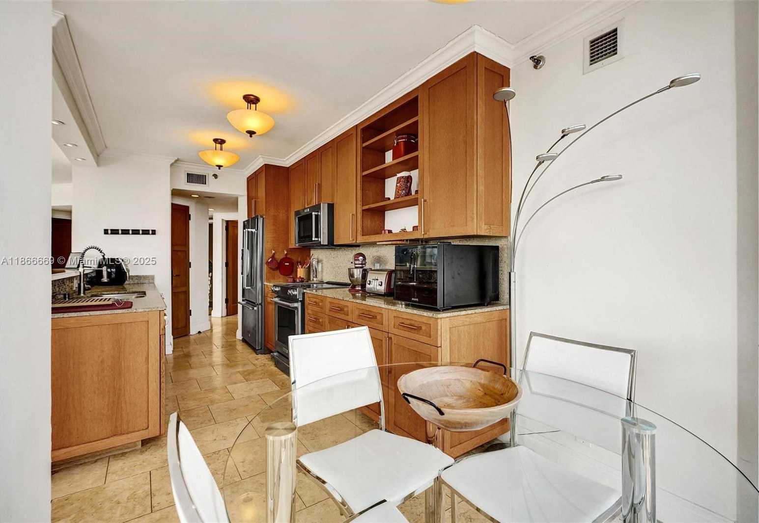 Small Image of 1000 WEST ISLAND BLVD #1909, Aventura Number 9