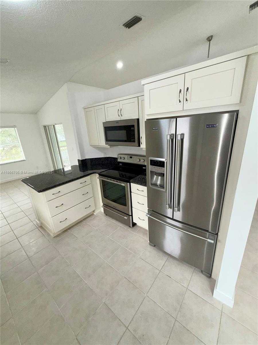 Small Image of 7887 LAINA LN #3, Boynton Beach Number 10