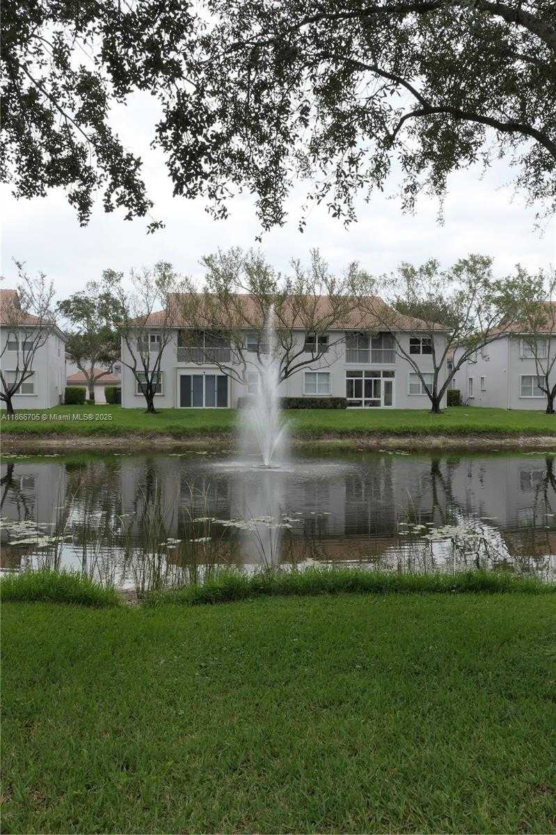 Small Image of 7887 LAINA LN #3, Boynton Beach Number 2