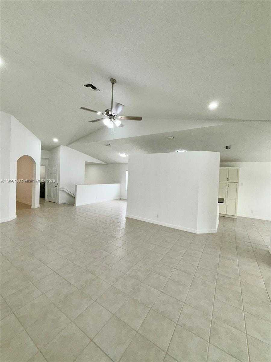 Small Image of 7887 LAINA LN #3, Boynton Beach Number 4