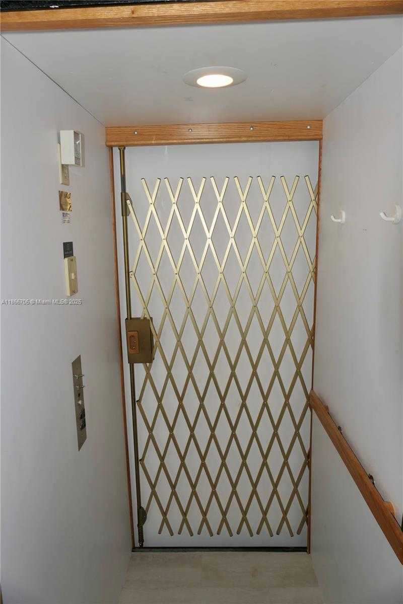 Small Image of 7887 LAINA LN #3, Boynton Beach Number 6