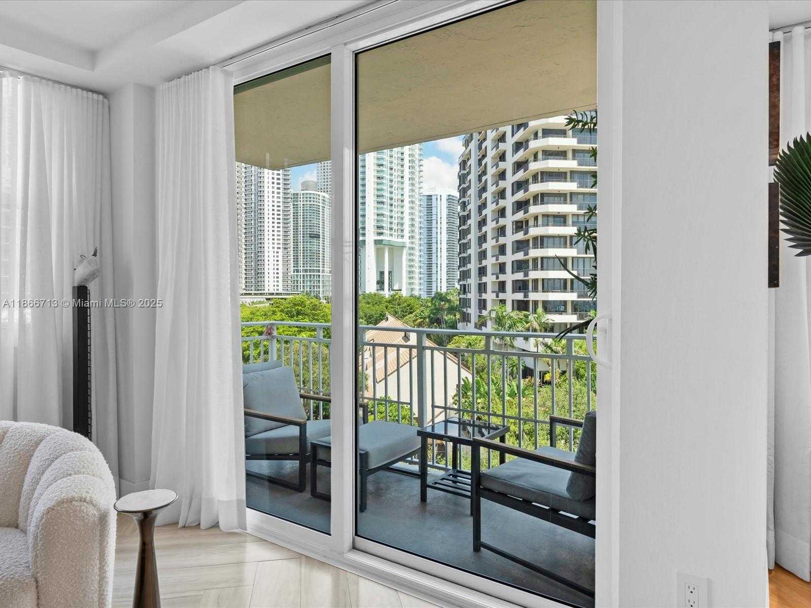 Small Image of 770 CLAUGHTON ISLAND DR #701, Miami Number 14