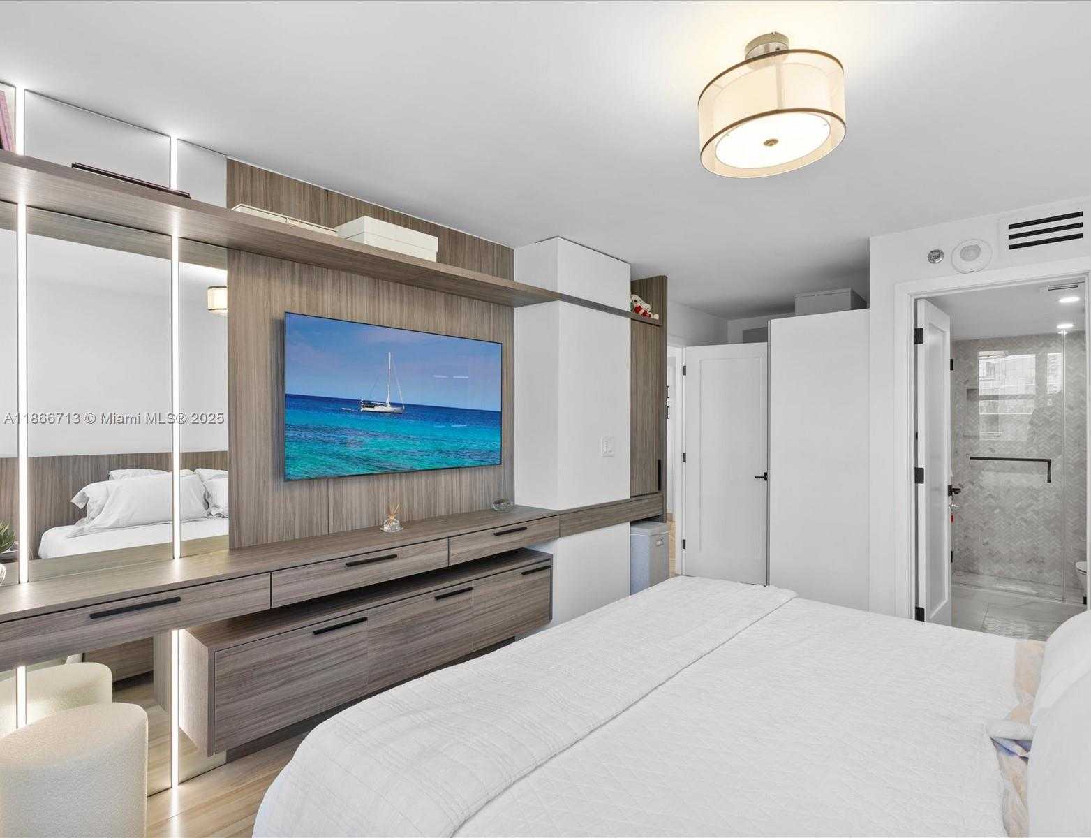 Small Image of 770 CLAUGHTON ISLAND DR #701, Miami Number 17