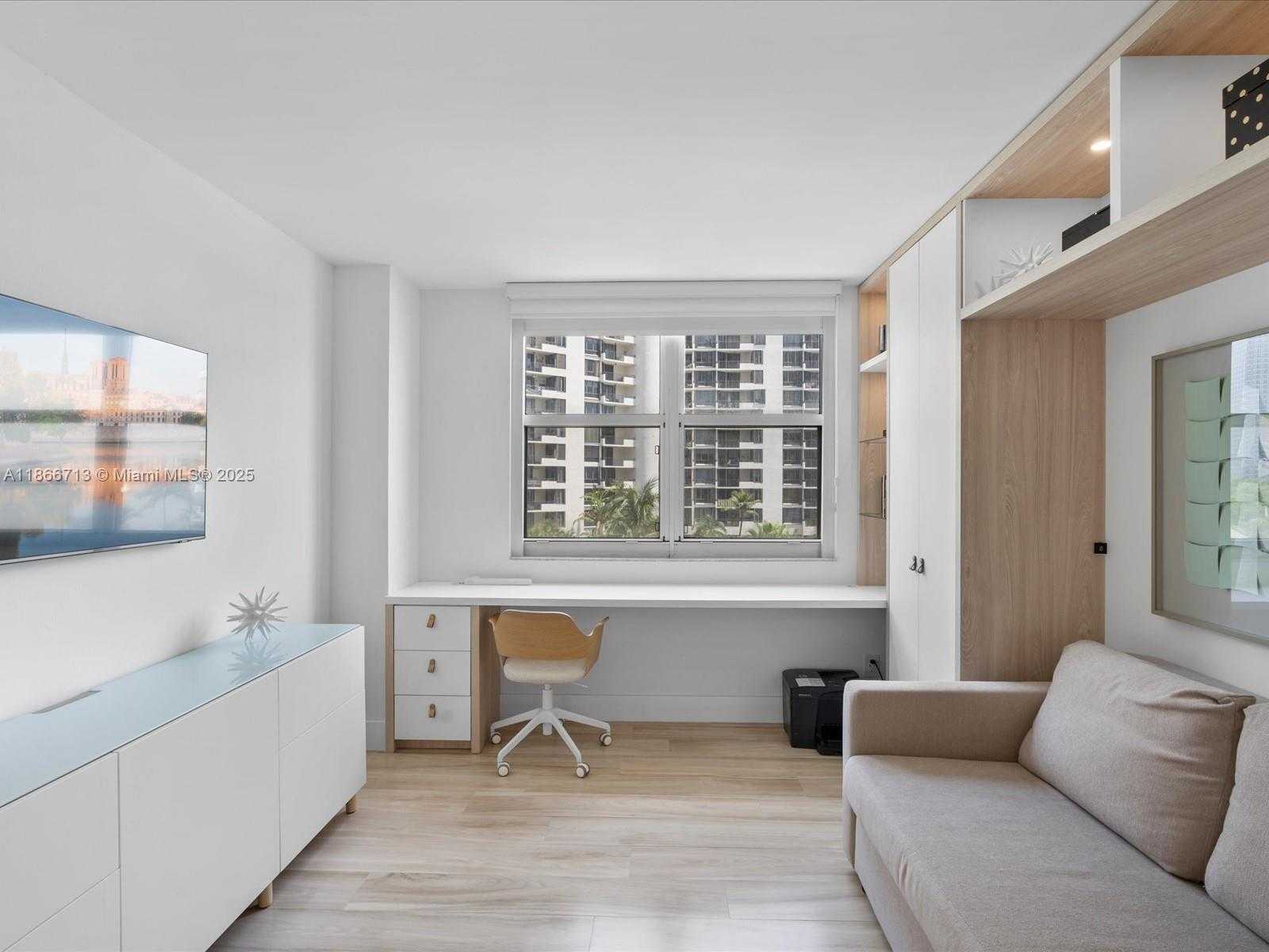 Small Image of 770 CLAUGHTON ISLAND DR #701, Miami Number 19