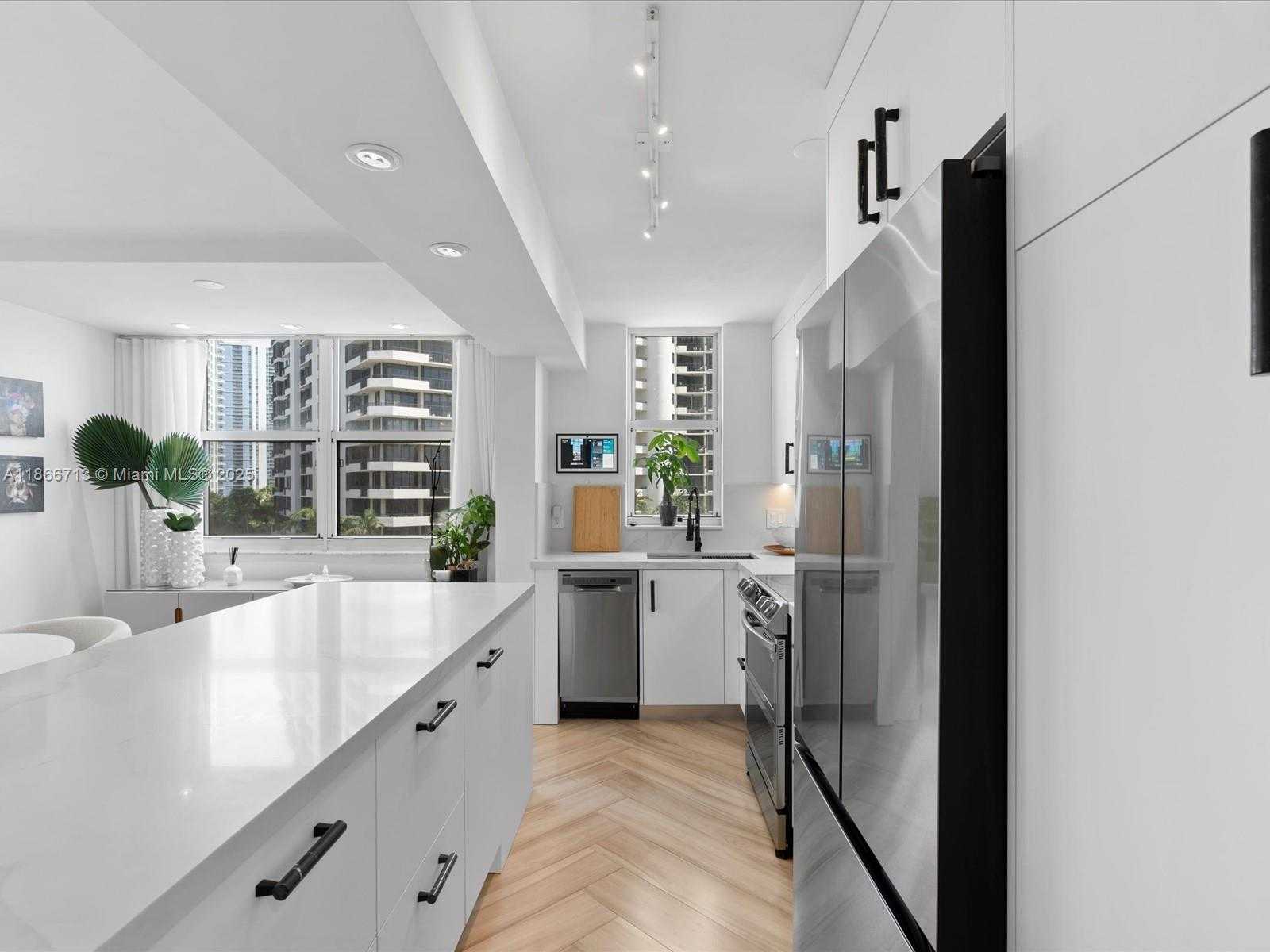 Small Image of 770 CLAUGHTON ISLAND DR #701, Miami Number 2