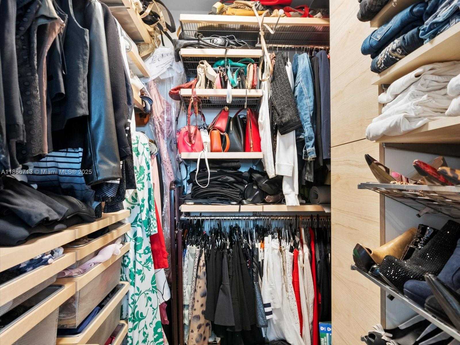 Small Image of 770 CLAUGHTON ISLAND DR #701, Miami Number 23