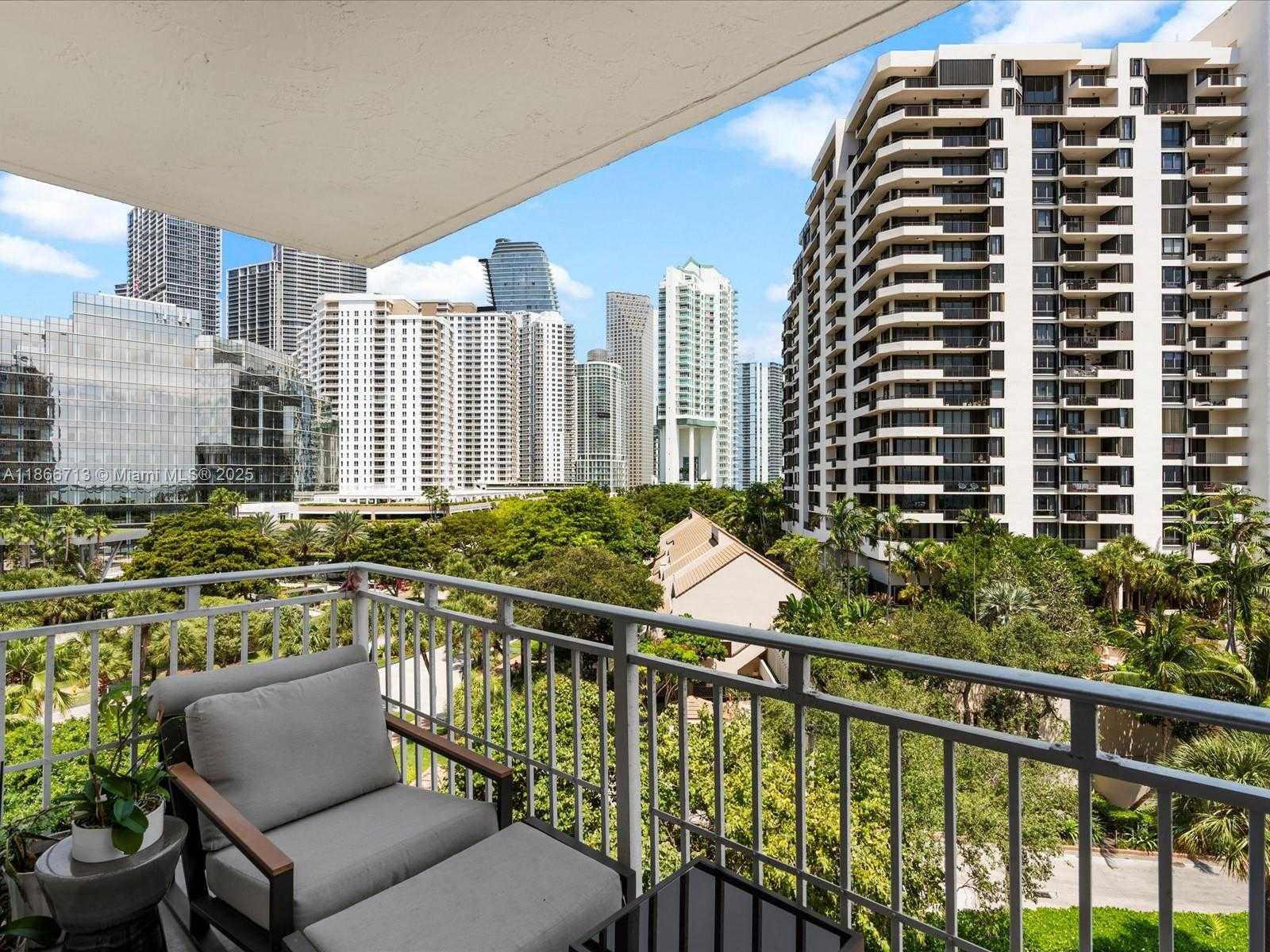 Small Image of 770 CLAUGHTON ISLAND DR #701, Miami Number 25