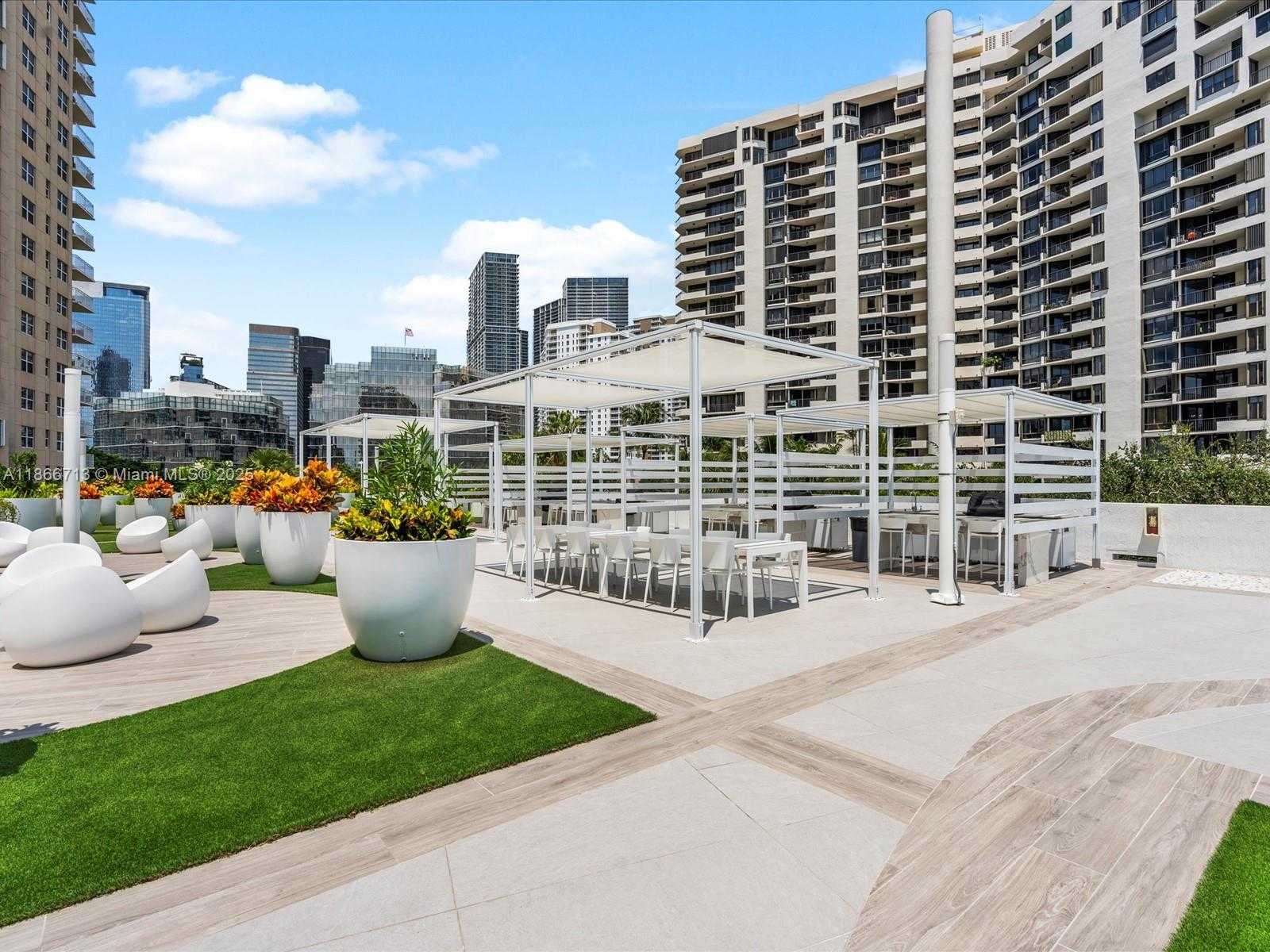 Small Image of 770 CLAUGHTON ISLAND DR #701, Miami Number 29