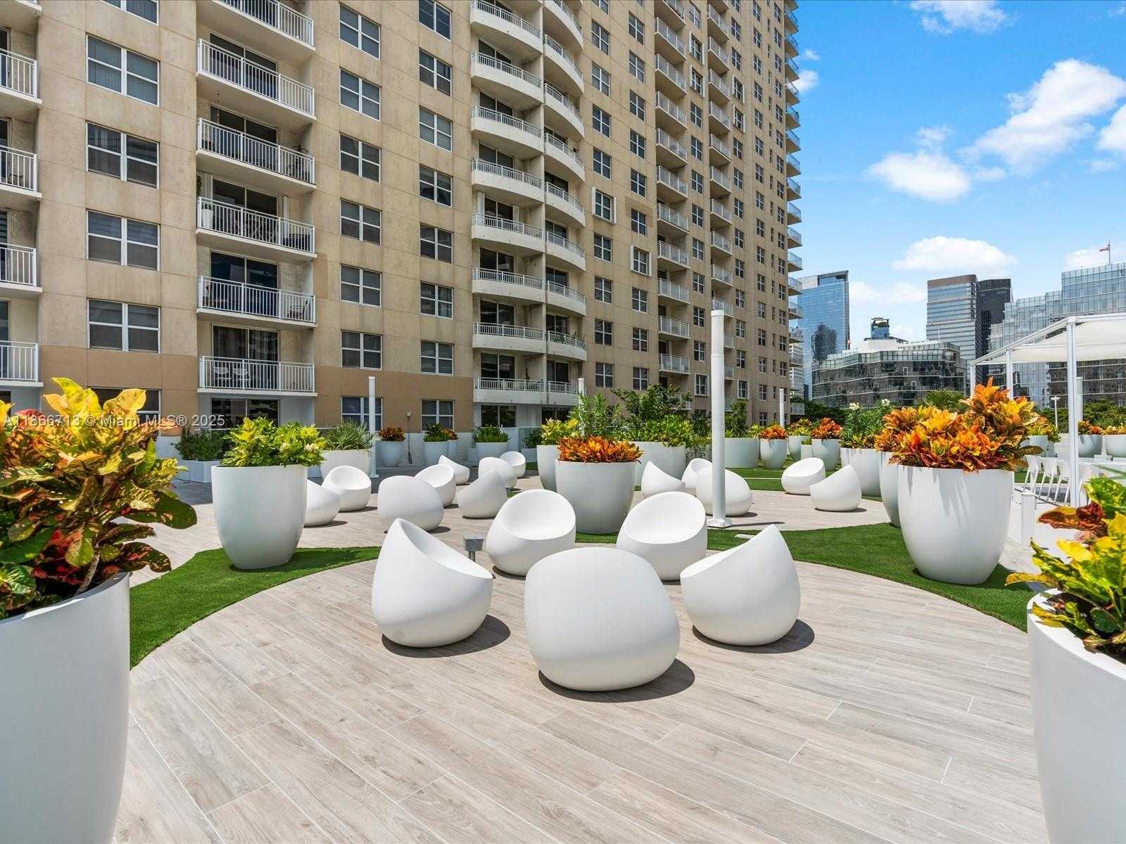 Small Image of 770 CLAUGHTON ISLAND DR #701, Miami Number 30