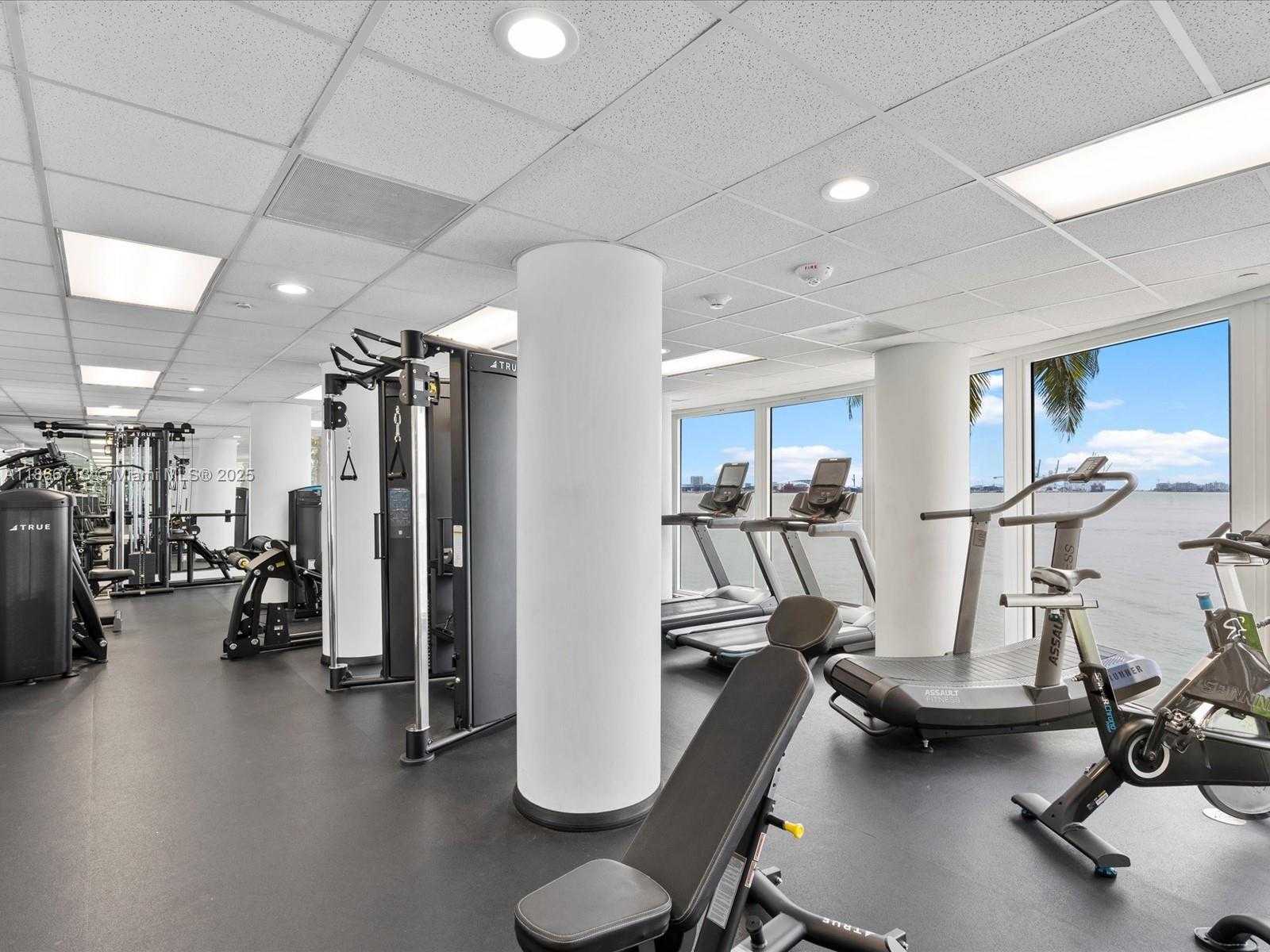 Small Image of 770 CLAUGHTON ISLAND DR #701, Miami Number 37