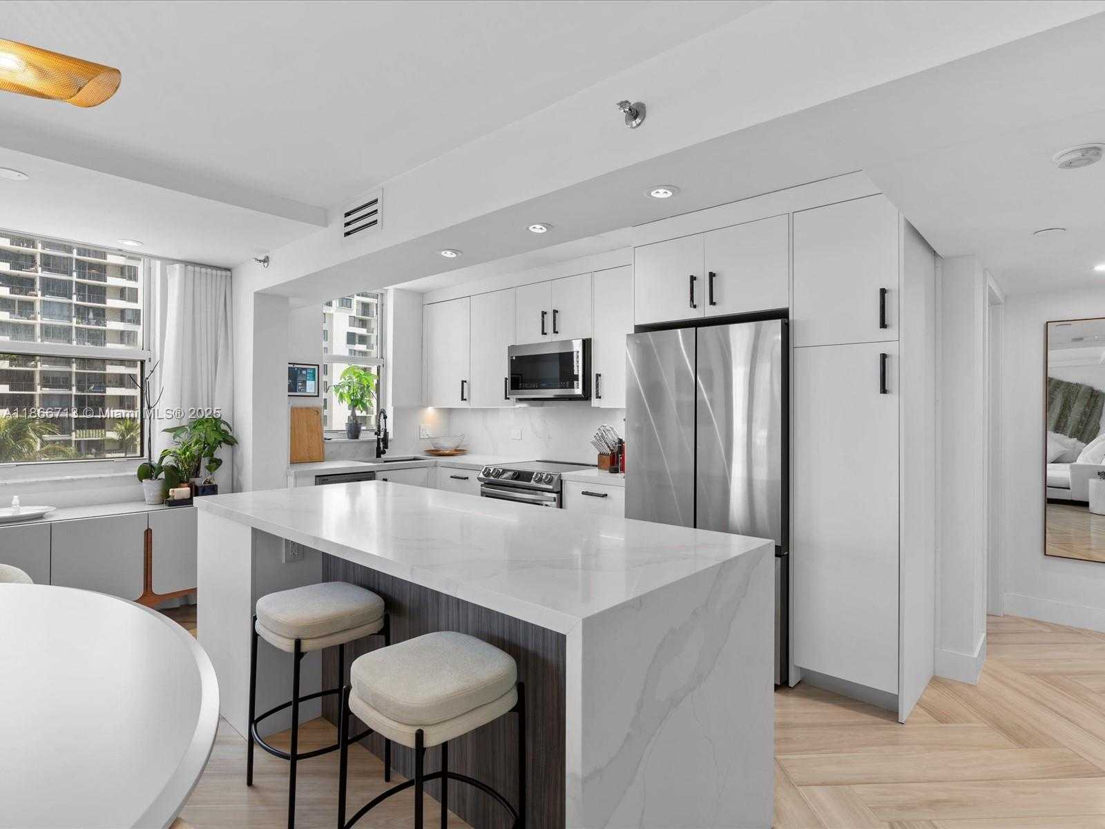 Small Image of 770 CLAUGHTON ISLAND DR #701, Miami Number 6