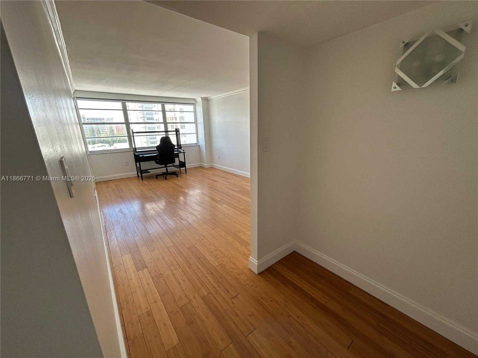 Small Image of 18021 BISCAYNE BLVD #901, Aventura Number 10