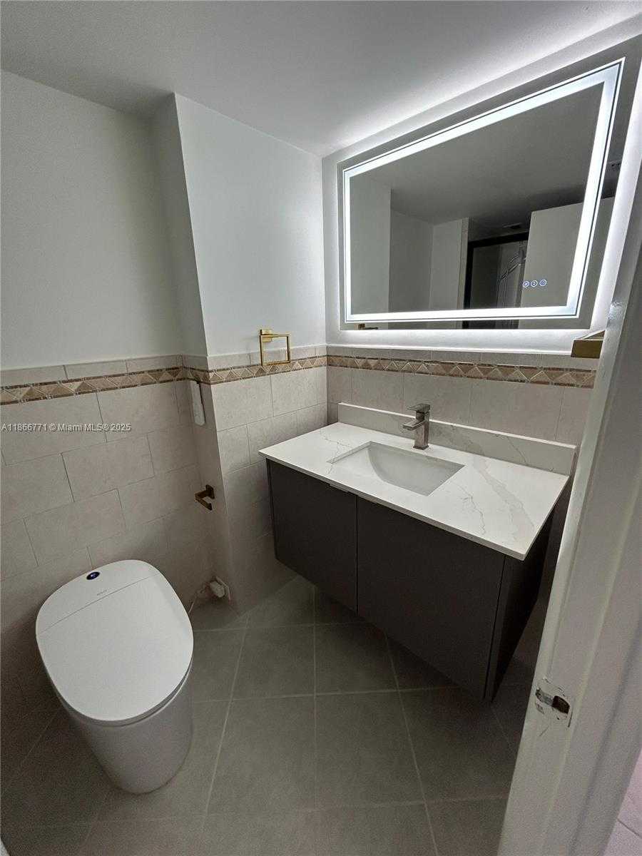 Small Image of 18021 BISCAYNE BLVD #901, Aventura Number 11
