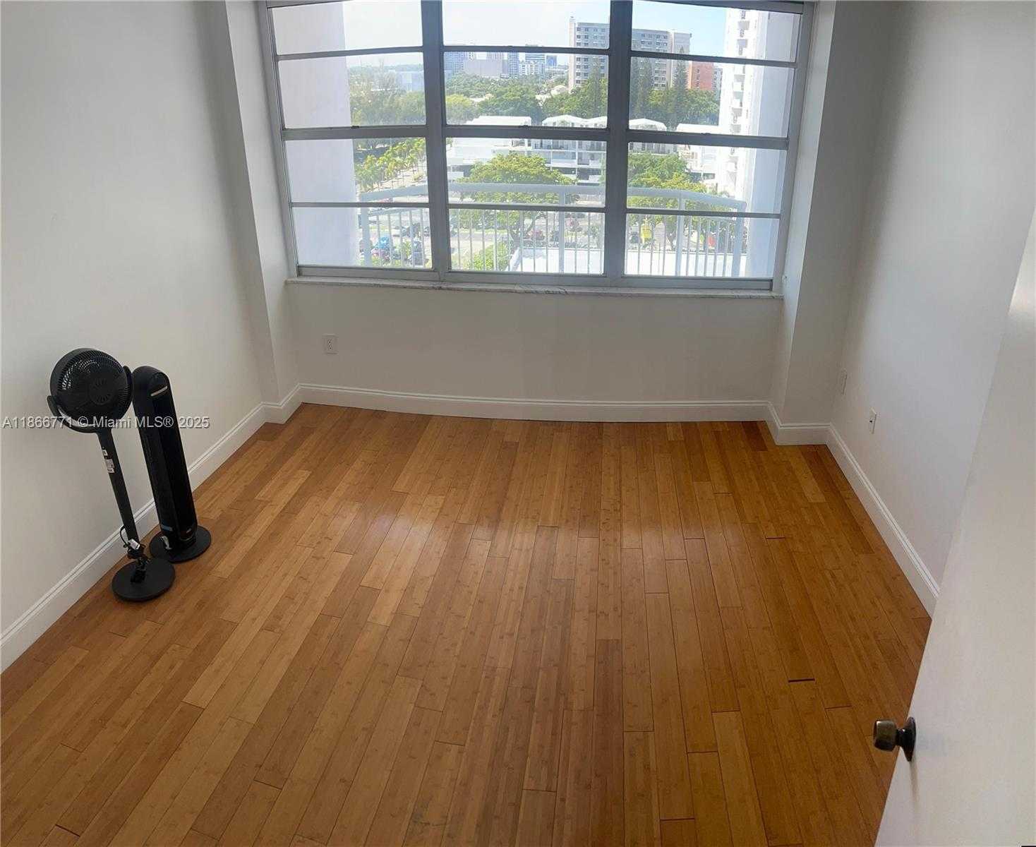 Small Image of 18021 BISCAYNE BLVD #901, Aventura Number 13