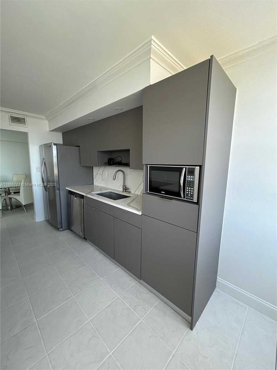 Small Image of 18021 BISCAYNE BLVD #901, Aventura Number 19