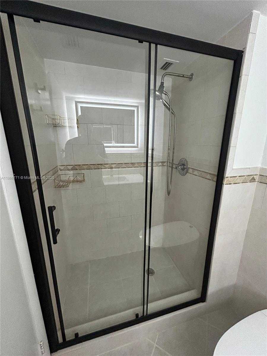 Small Image of 18021 BISCAYNE BLVD #901, Aventura Number 22