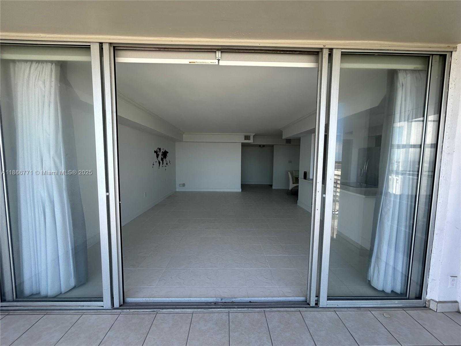Small Image of 18021 BISCAYNE BLVD #901, Aventura Number 26