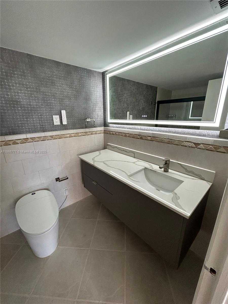 Small Image of 18021 BISCAYNE BLVD #901, Aventura Number 29