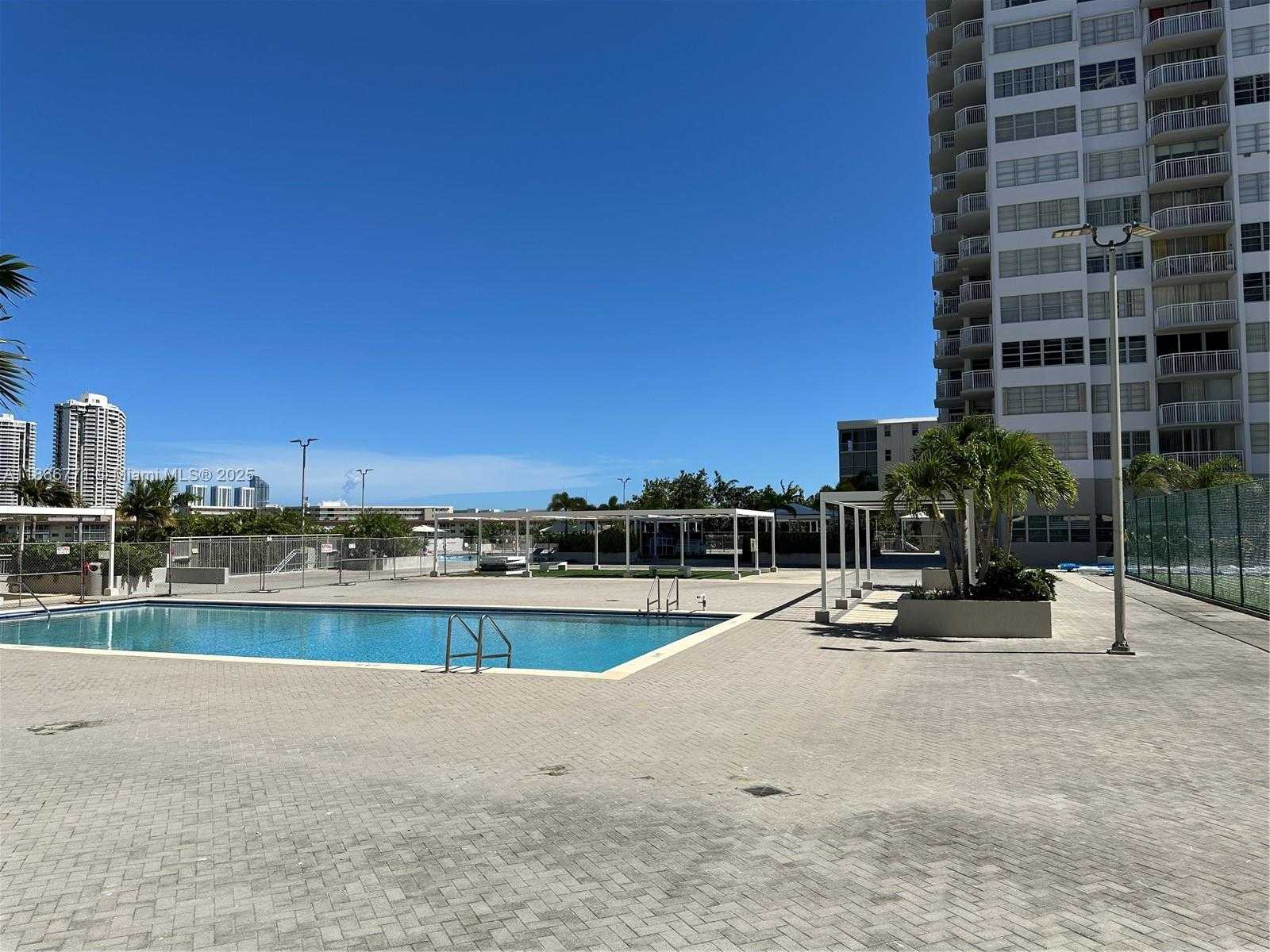 Small Image of 18021 BISCAYNE BLVD #901, Aventura Number 33