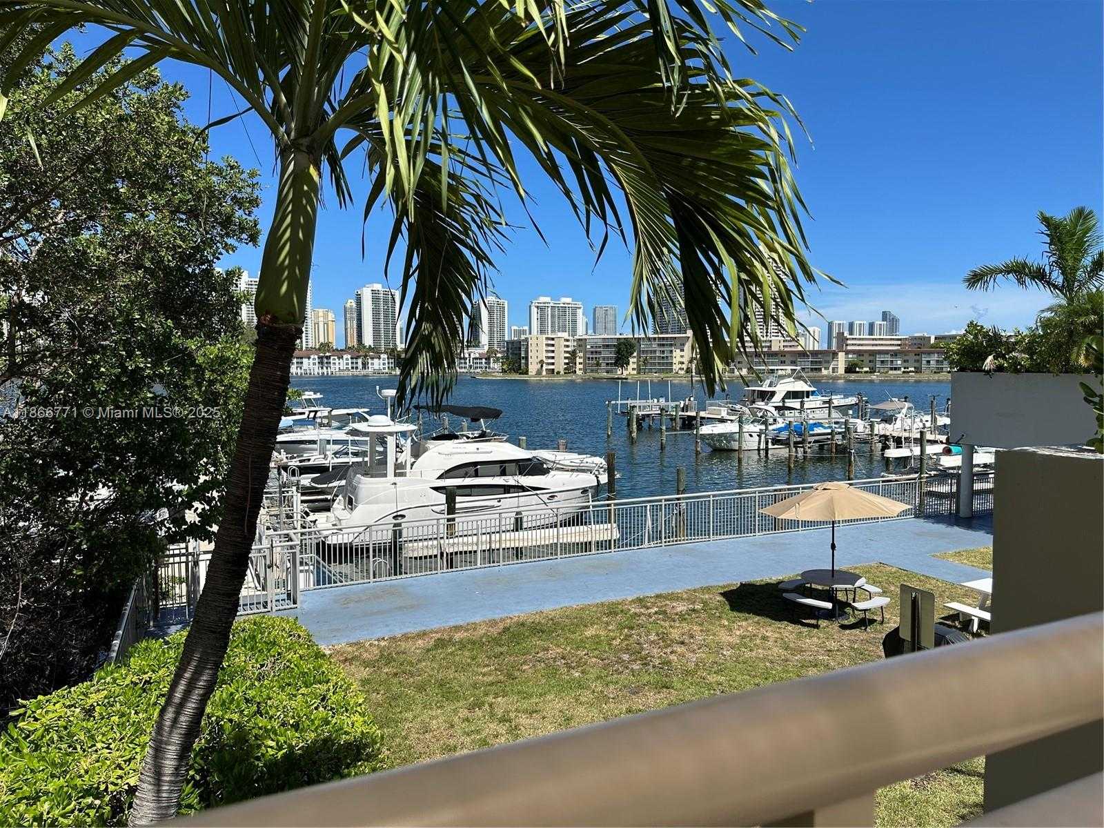 Small Image of 18021 BISCAYNE BLVD #901, Aventura Number 35