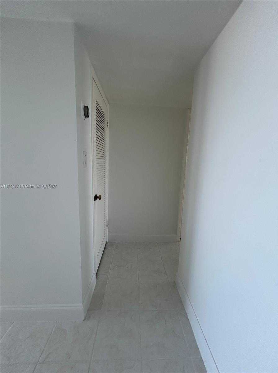 Small Image of 18021 BISCAYNE BLVD #901, Aventura Number 8