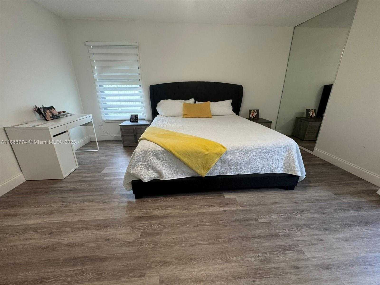 Small Image of Boca Raton Number 13