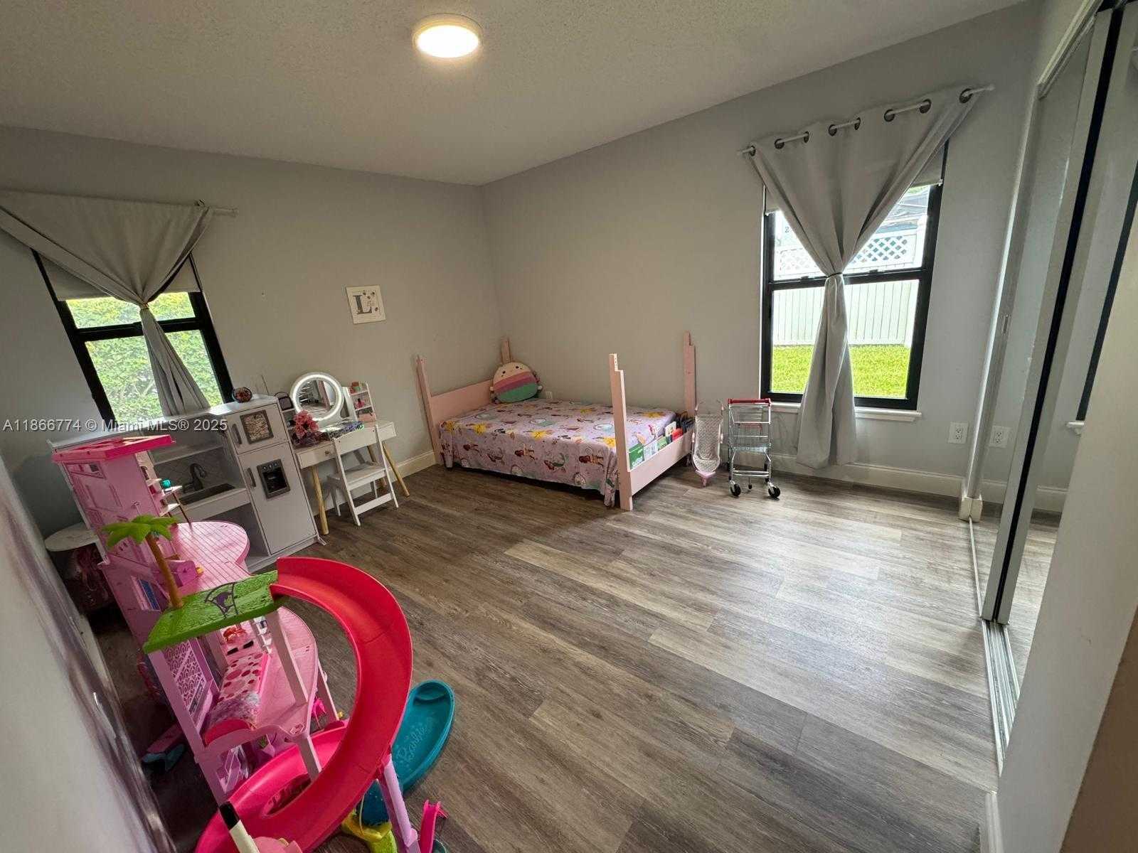 Small Image of Boca Raton Number 16