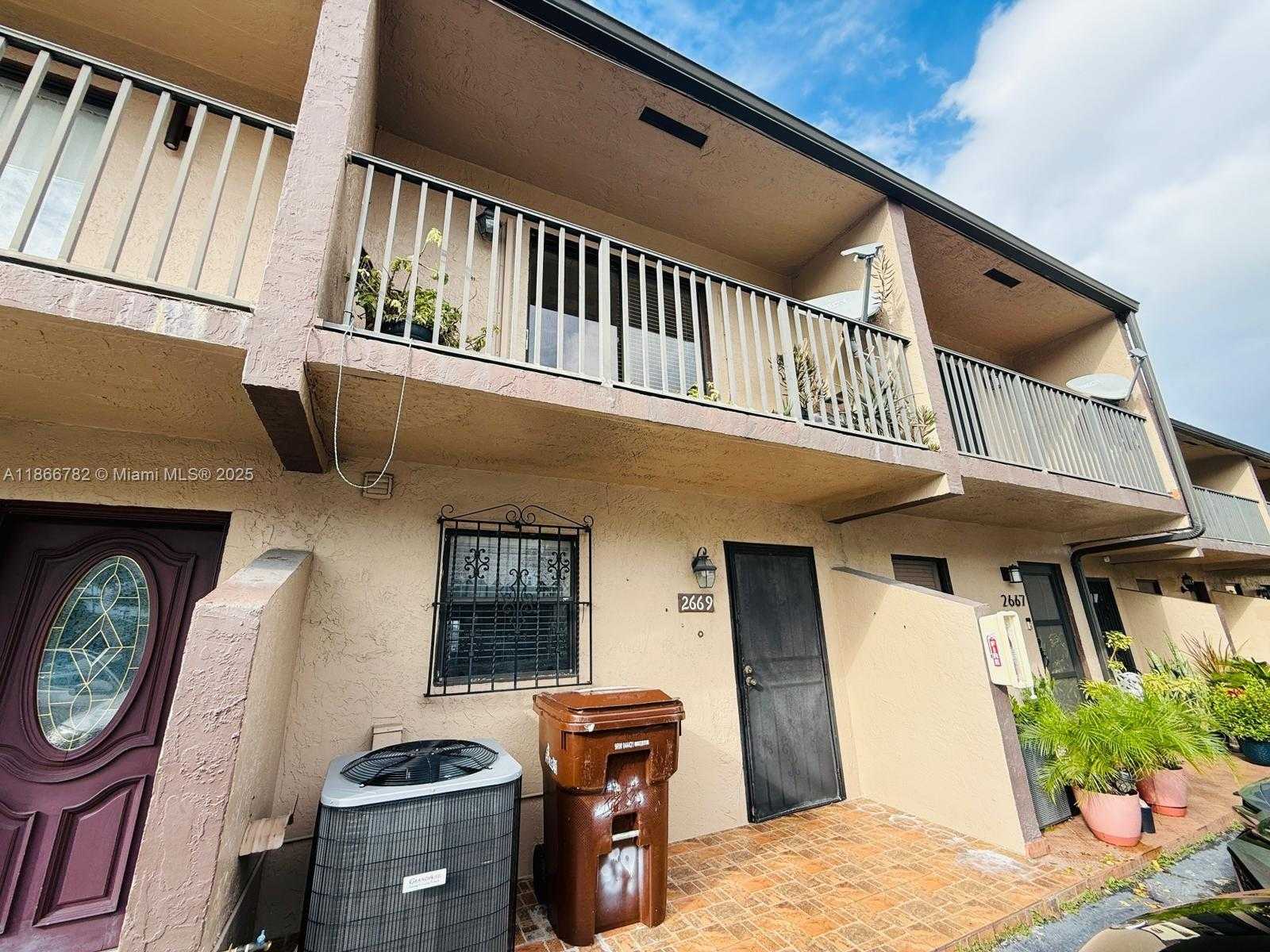 Small Image of 2669 WEST 52ND ST #12, Hialeah Number 2