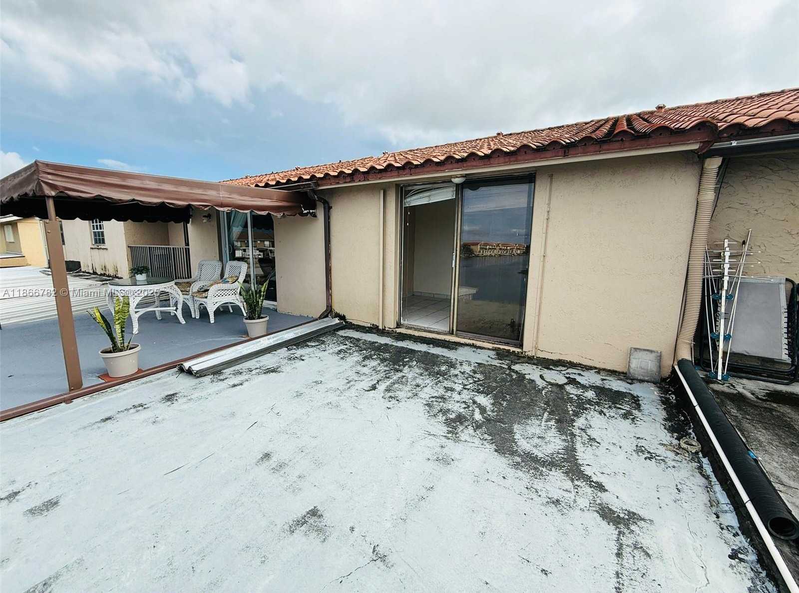 Small Image of 2669 WEST 52ND ST #12, Hialeah Number 25