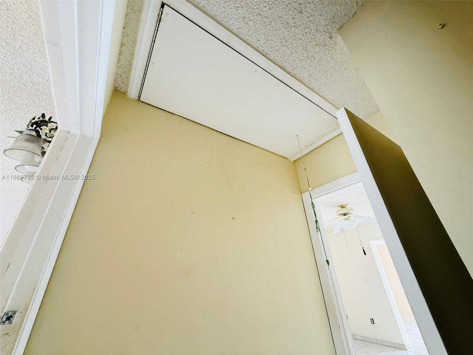 Small Image of 2669 WEST 52ND ST #12, Hialeah Number 26