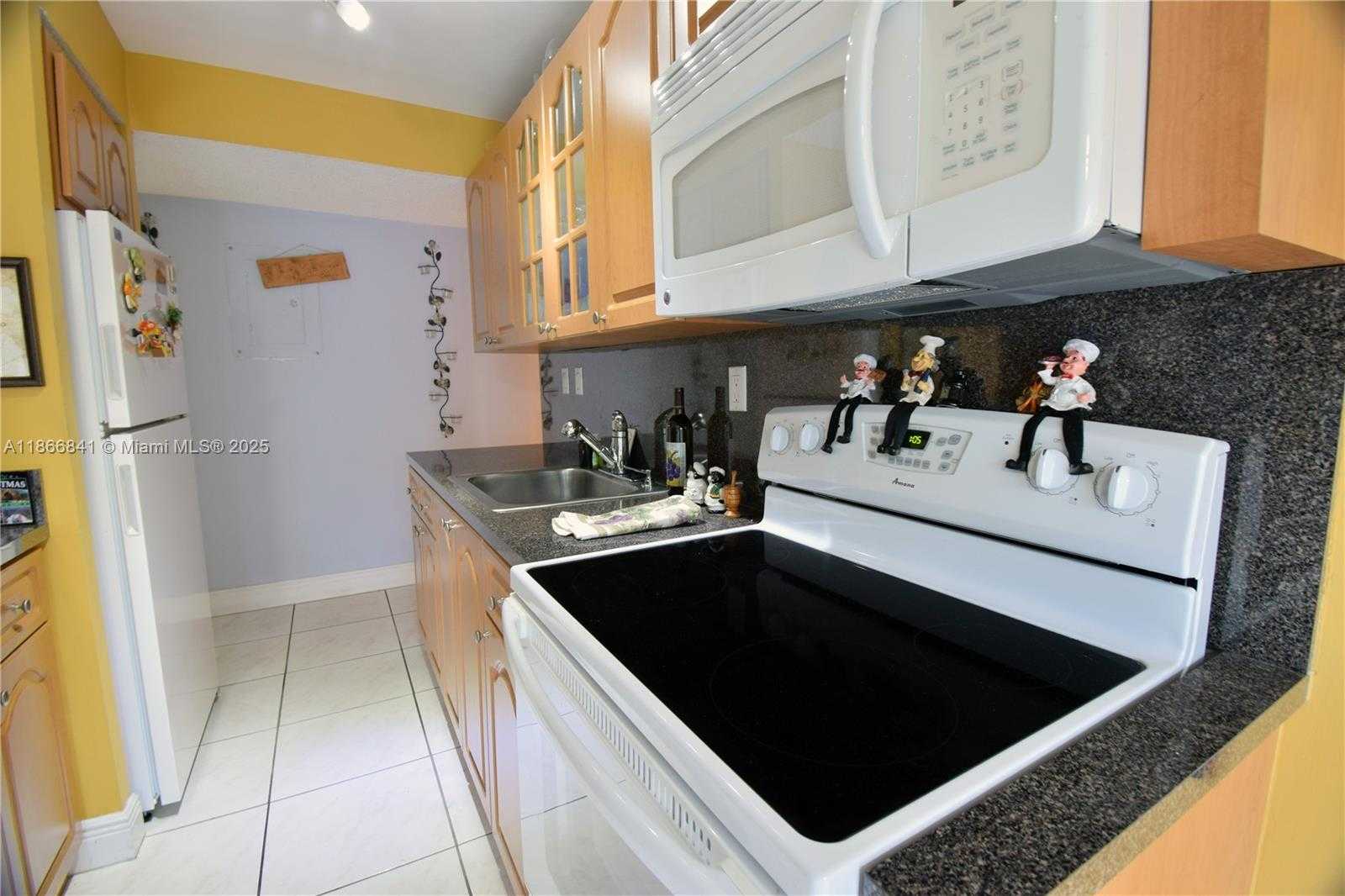 Small Image of 9301 SOUTH WEST 4TH ST #114E, Miami Number 8