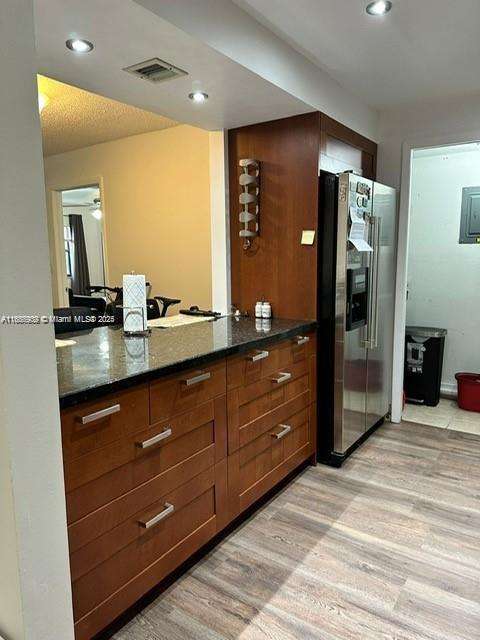 Small Image of 230 LAKEVIEW DR #109, Weston Number 2