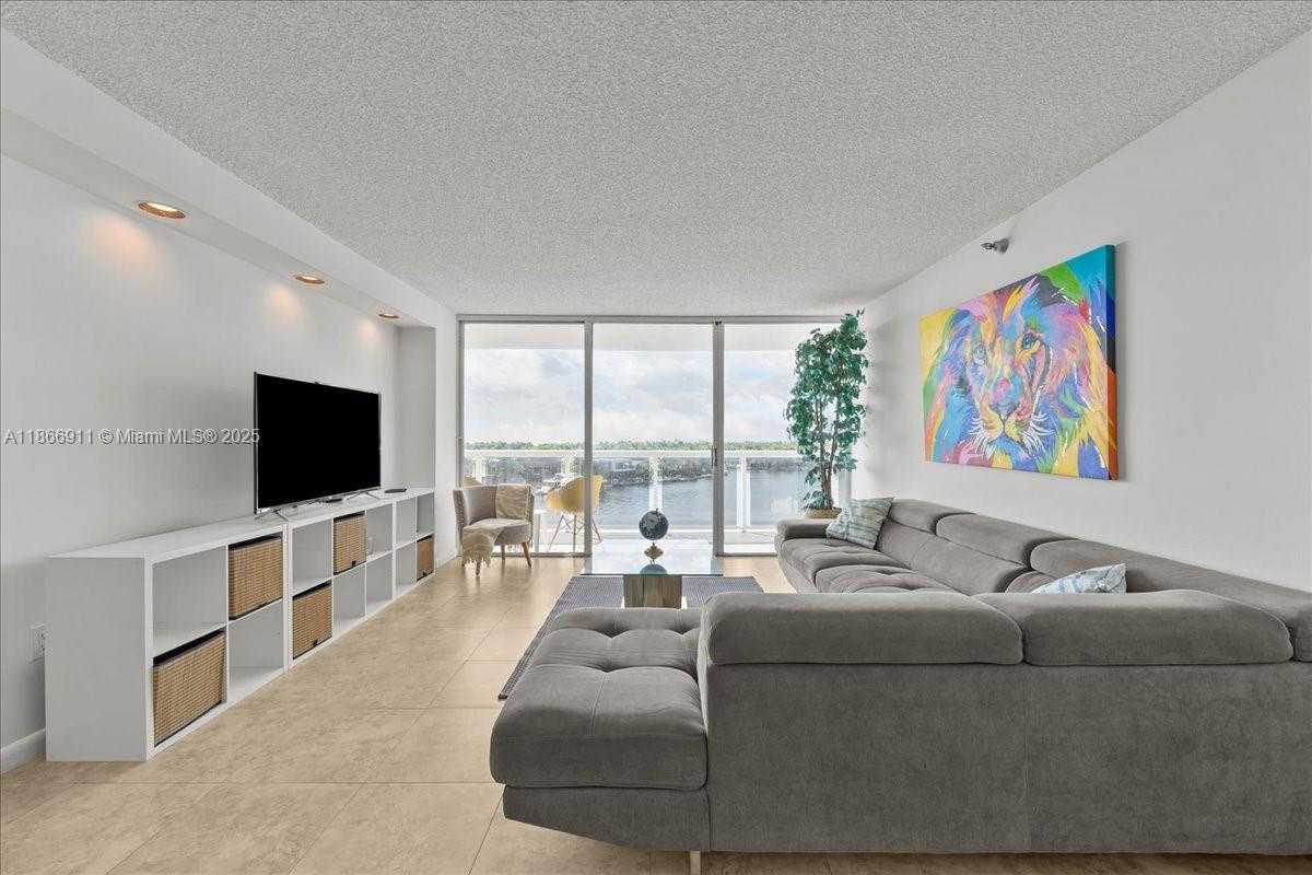 Small Image of 20515 EAST COUNTRY CLUB DR #746, Aventura Number 6