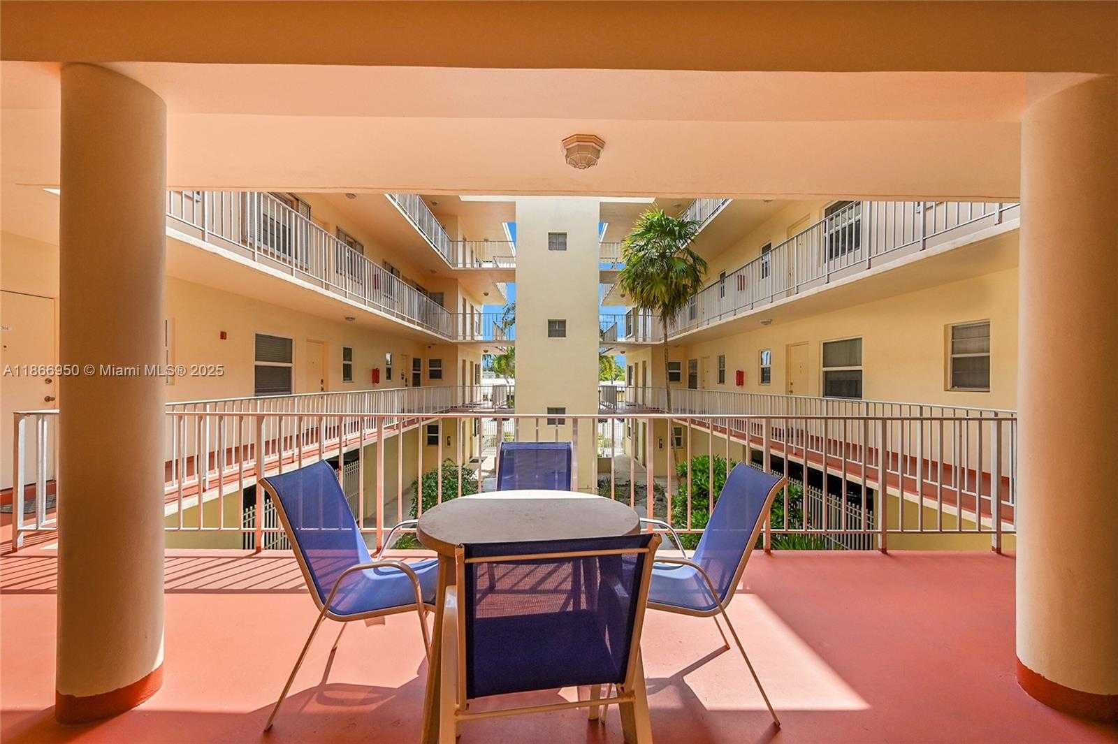 Small Image of 1747 RODMAN ST #207, Hollywood Number 2