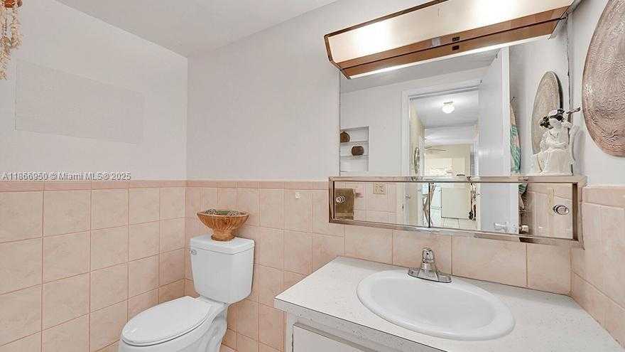 Small Image of 1747 RODMAN ST #207, Hollywood Number 7