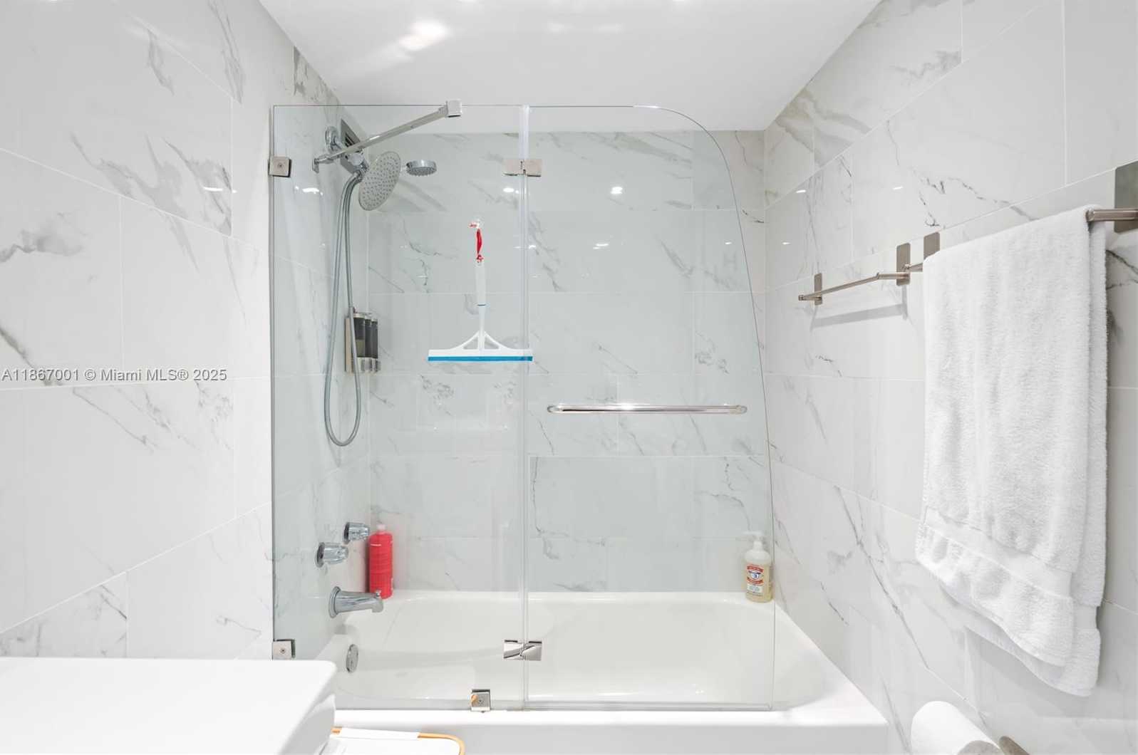 Small Image of 5555 COLLINS AVE #9P, Miami Beach Number 17