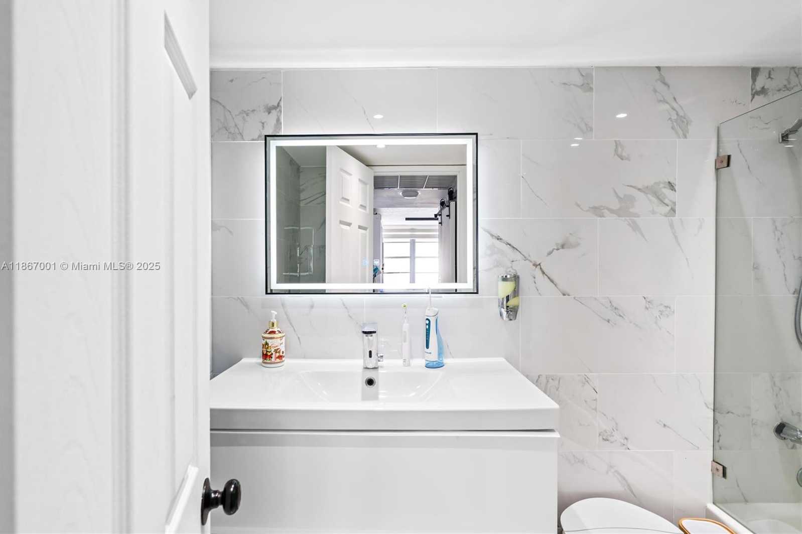 Small Image of 5555 COLLINS AVE #9P, Miami Beach Number 19
