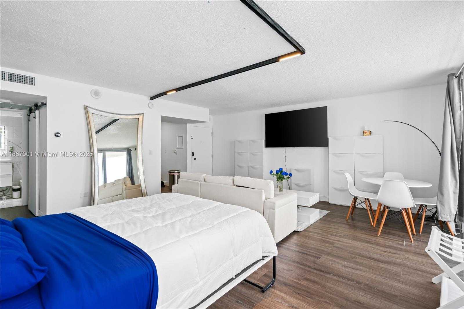 Small Image of 5555 COLLINS AVE #9P, Miami Beach Number 23
