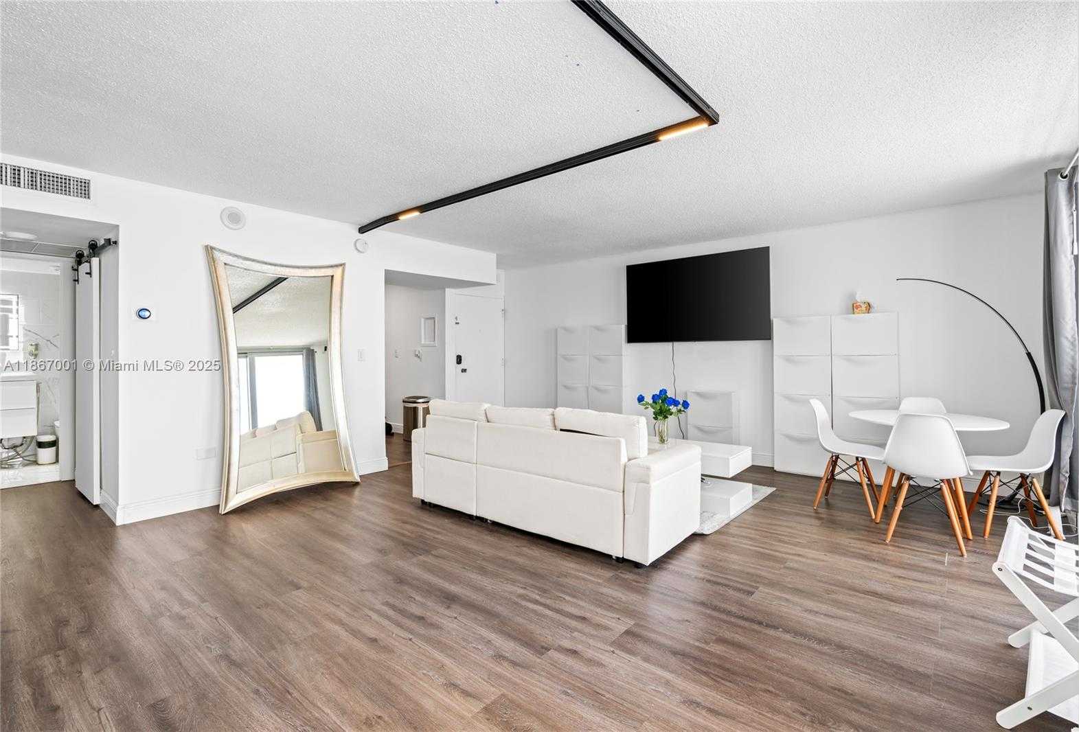 Small Image of 5555 COLLINS AVE #9P, Miami Beach Number 29