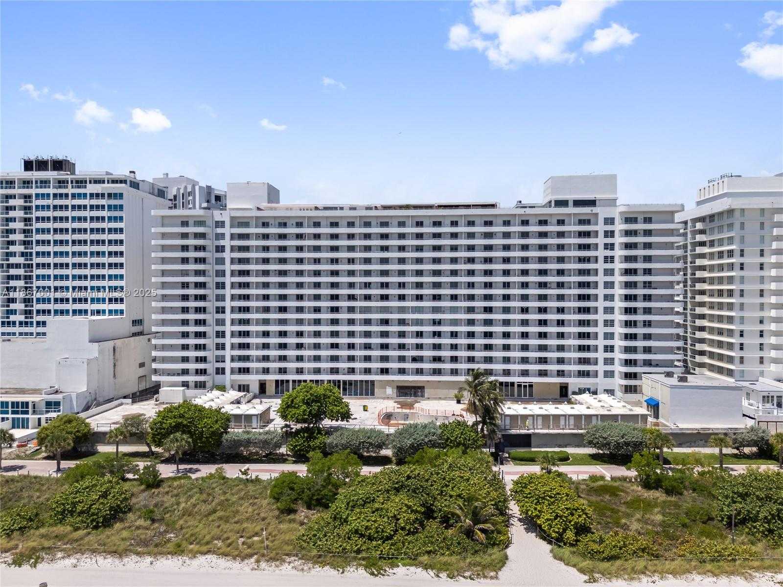 Small Image of 5555 COLLINS AVE #9P, Miami Beach Number 3