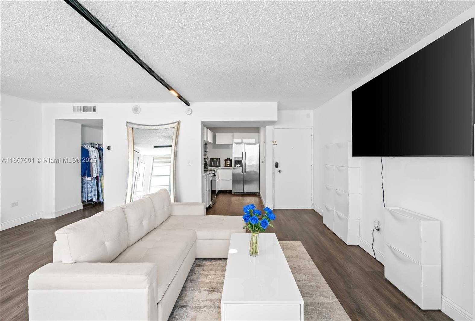Small Image of 5555 COLLINS AVE #9P, Miami Beach Number 31