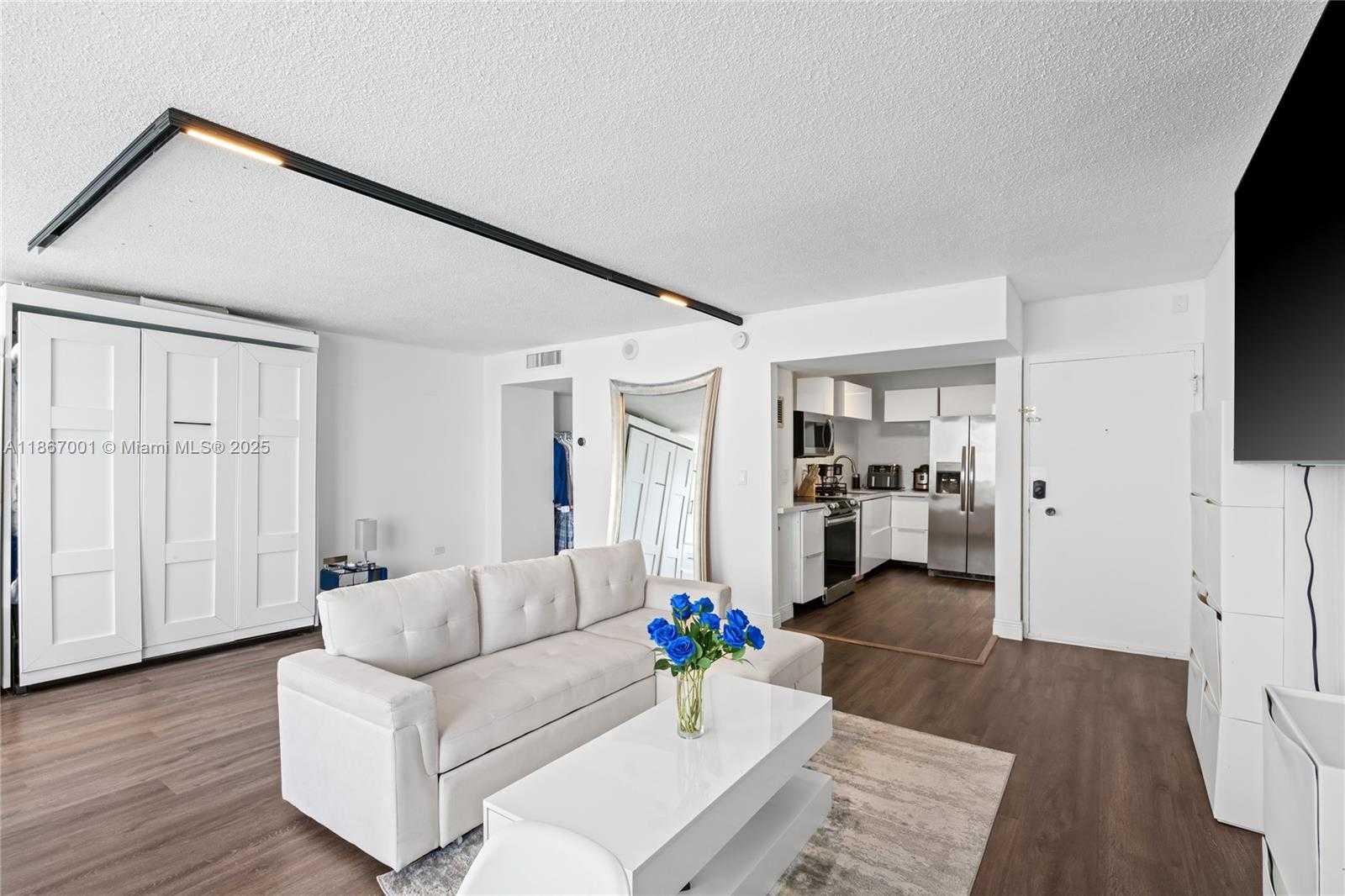 Small Image of 5555 COLLINS AVE #9P, Miami Beach Number 32