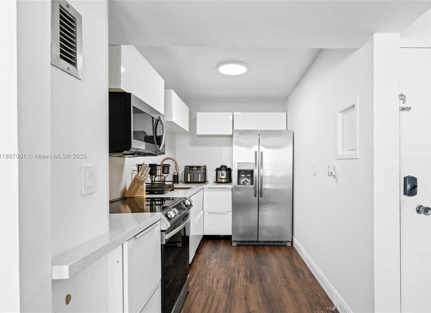 Small Image of 5555 COLLINS AVE #9P, Miami Beach Number 34