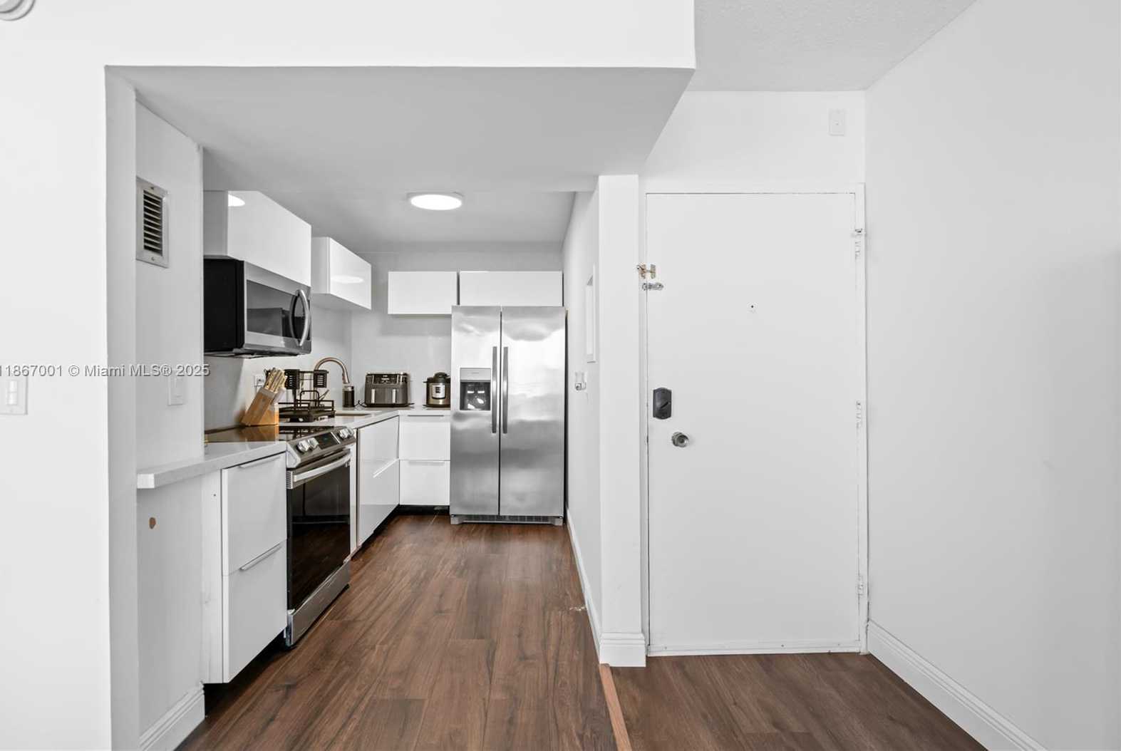 Small Image of 5555 COLLINS AVE #9P, Miami Beach Number 37