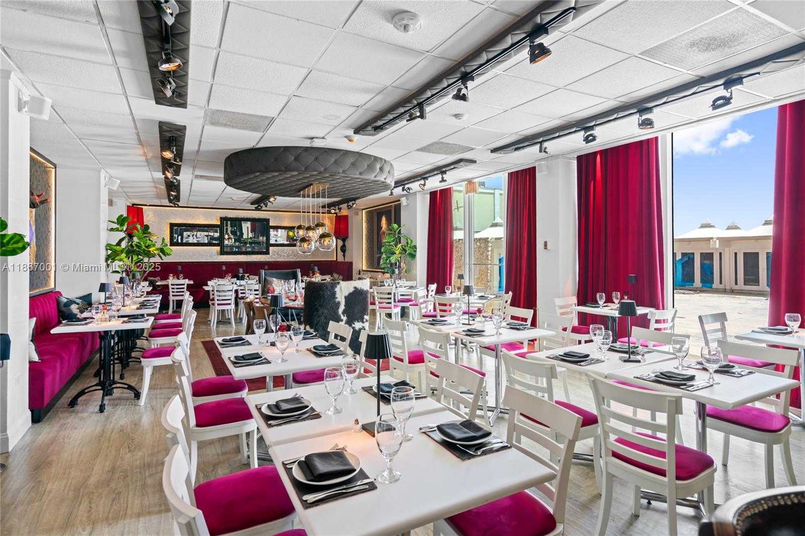 Small Image of 5555 COLLINS AVE #9P, Miami Beach Number 54